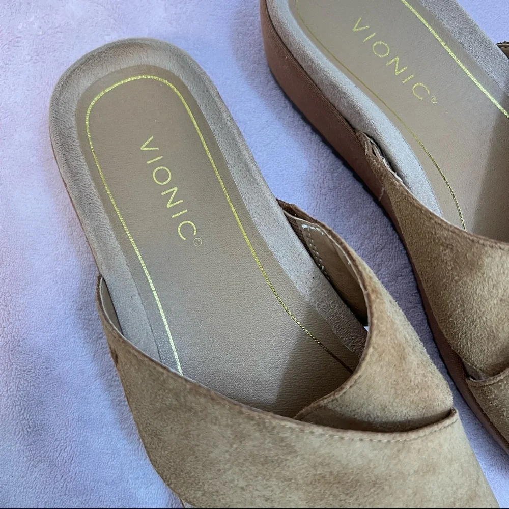 Vionic Hayden Platform Slip-On Sandal or Slides. Size 9 1/2.